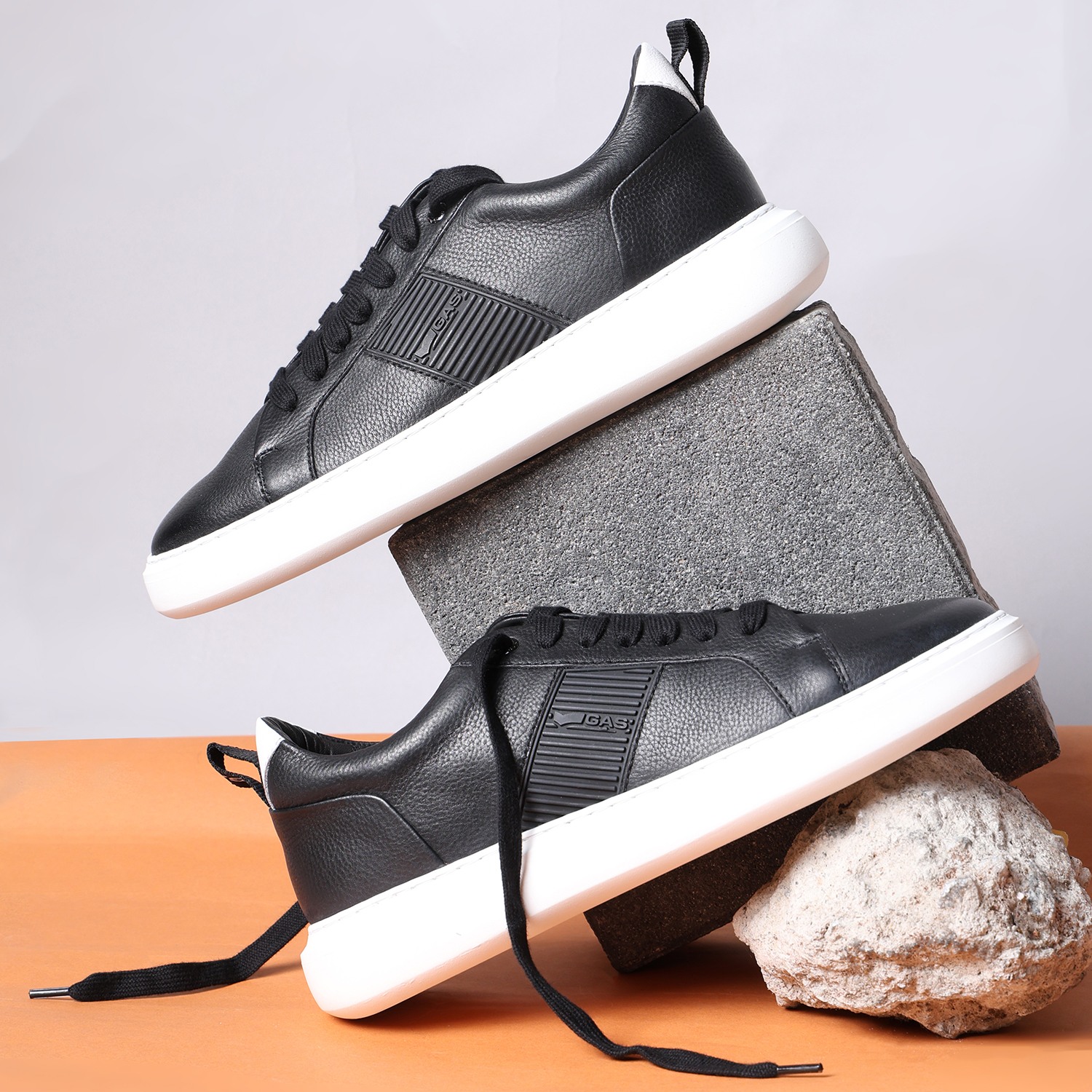 Men LussoFlex Black Sneakers