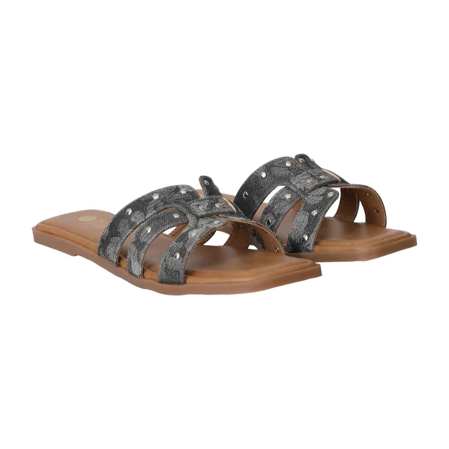 Women Noir Charm Flats