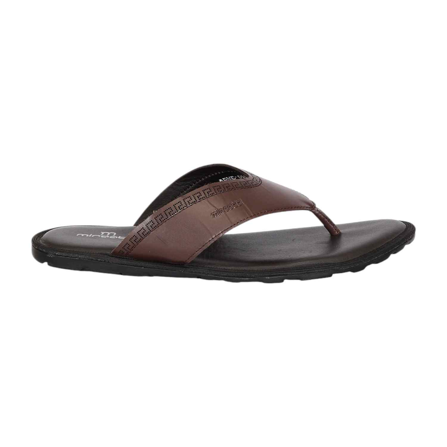 Men Brown Thongs with Simple Detailing
