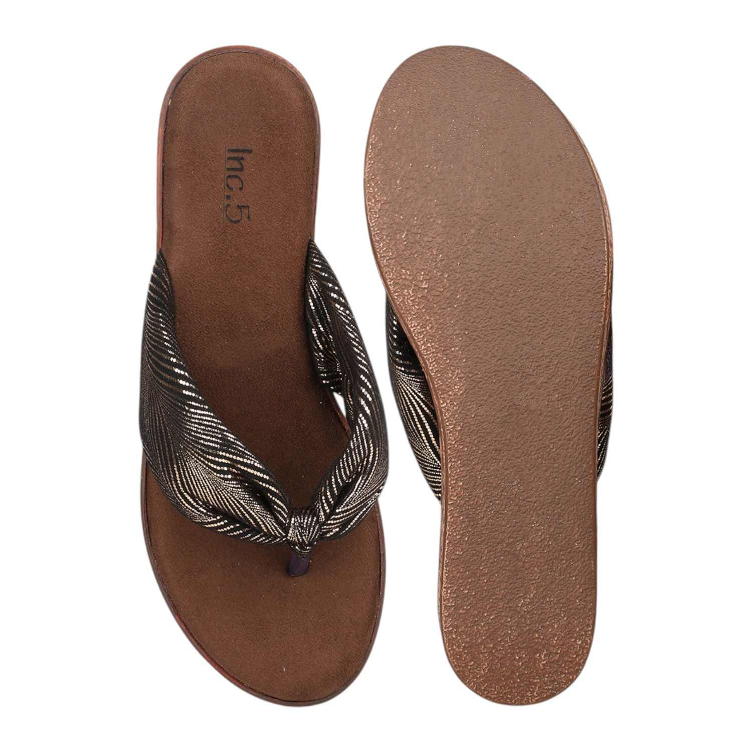 Women Antique Gold & Black Leaf Pattern Wedge Thong Sandals