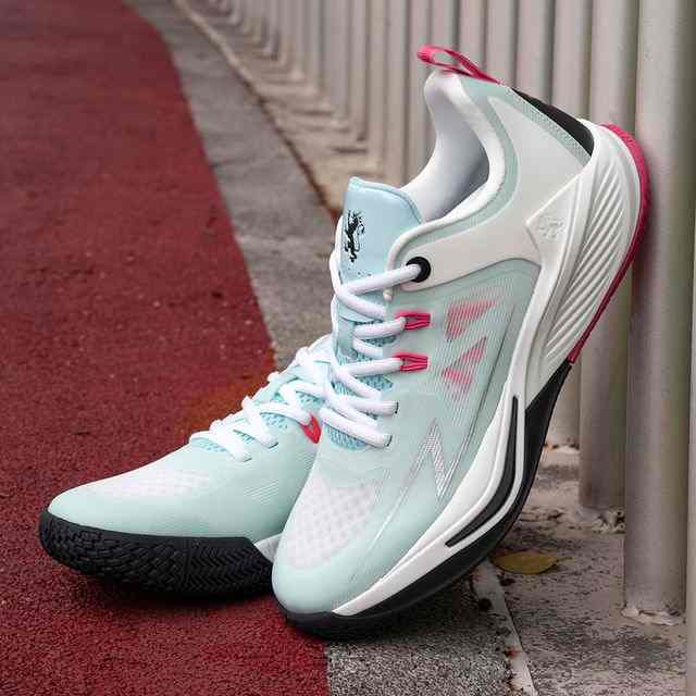 Mens Basketball-Style Shoes for Bold Streetwear Looks