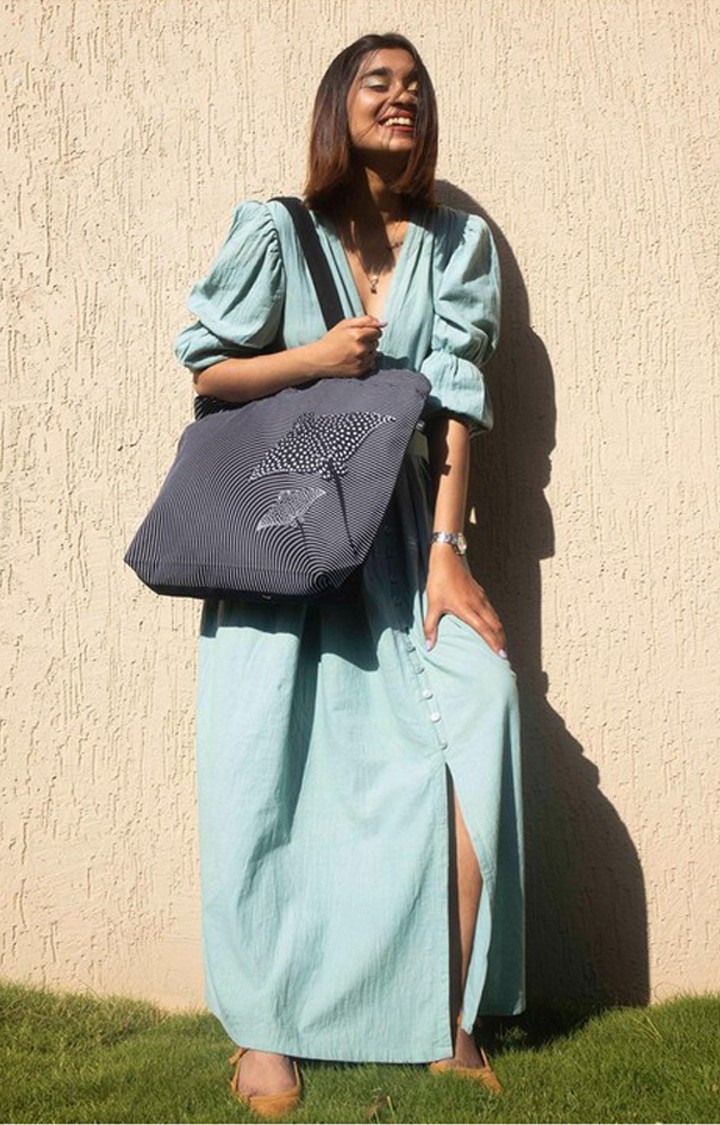 Large Zipper Tote Bag - Mesmerizing Stingray