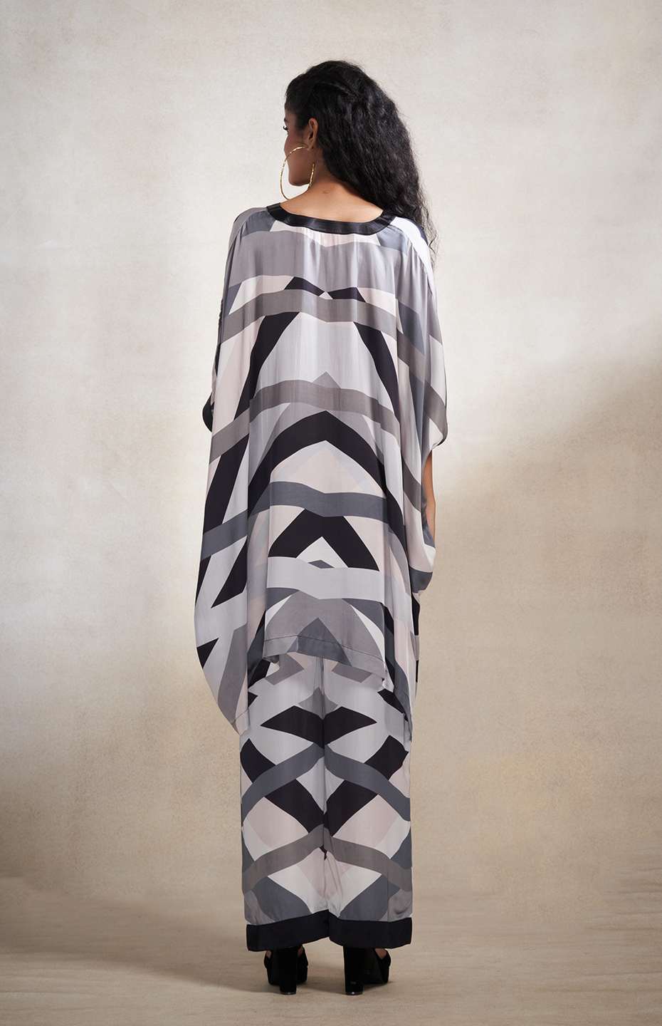 Monochrome Abstract Poncho Kurta