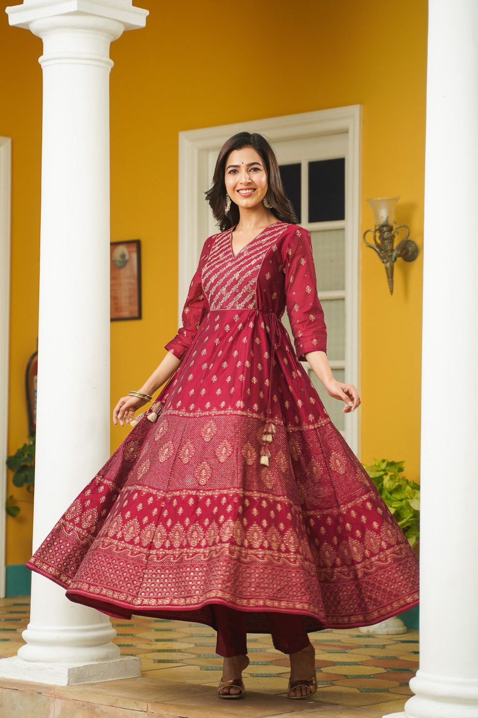 Chanderi Gold Print Kalidar Kurta & Pst Solid Pant