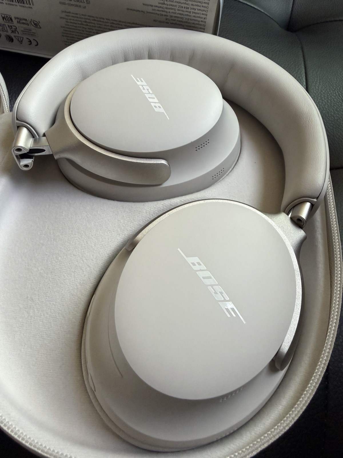 Bose QuietComfort Ultra Wireless Over-Ear Noise Cancelling Headphones in White Smoke 6