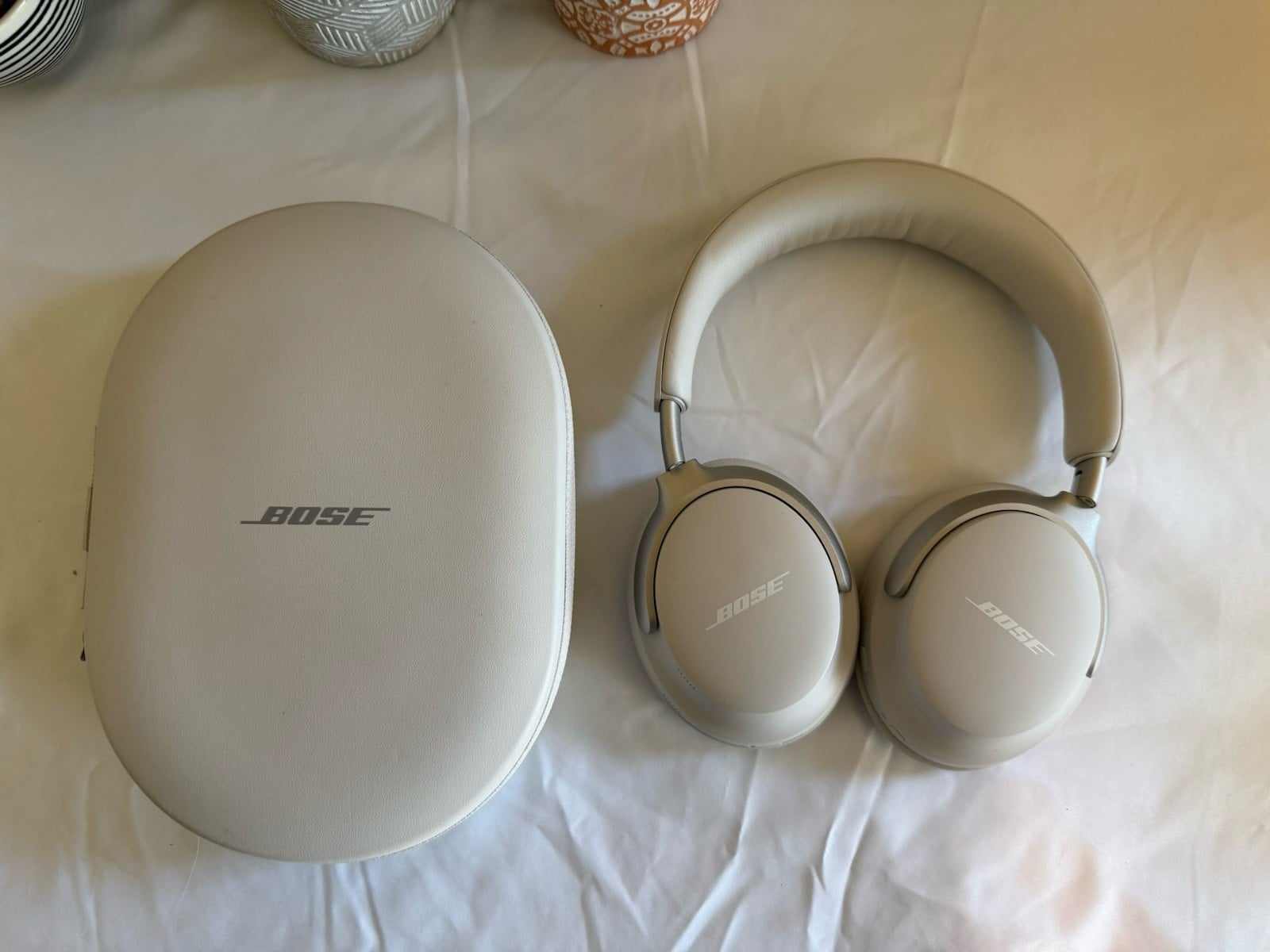 Bose QuietComfort Ultra Wireless Over-Ear Noise Cancelling Headphones in White Smoke 9
