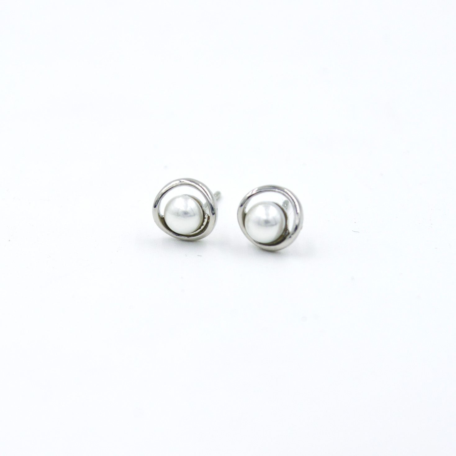 The Nila Silver Plated Set of 3 Combo Pearl Studs