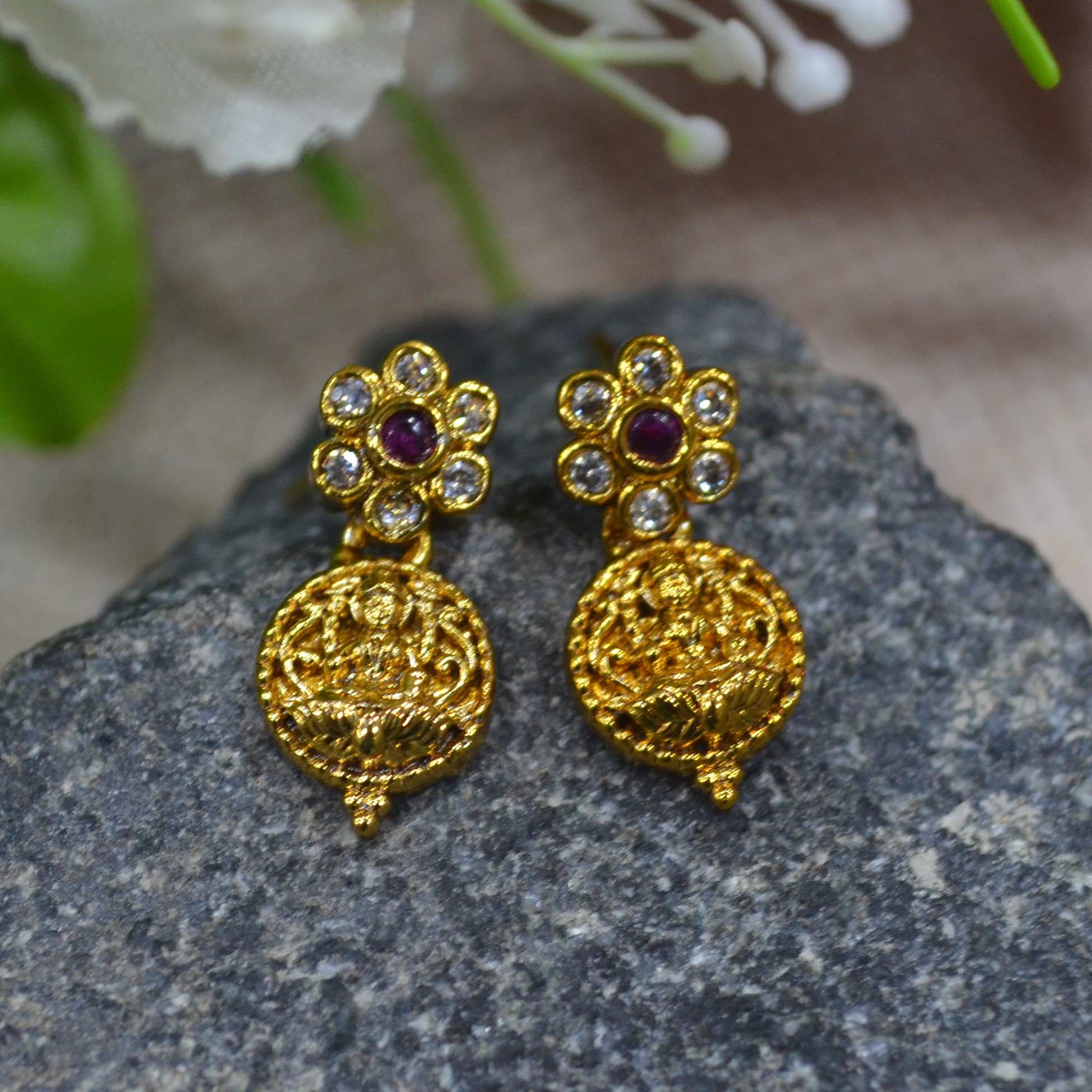 The Nila Gold Plated Small Coin Necklace with Floral Top Earrings