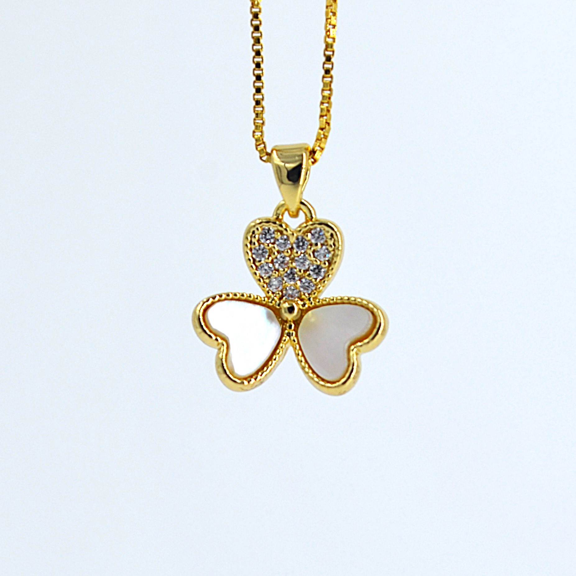 The Nila Gold plated Floral pendant chain with Stud earrings