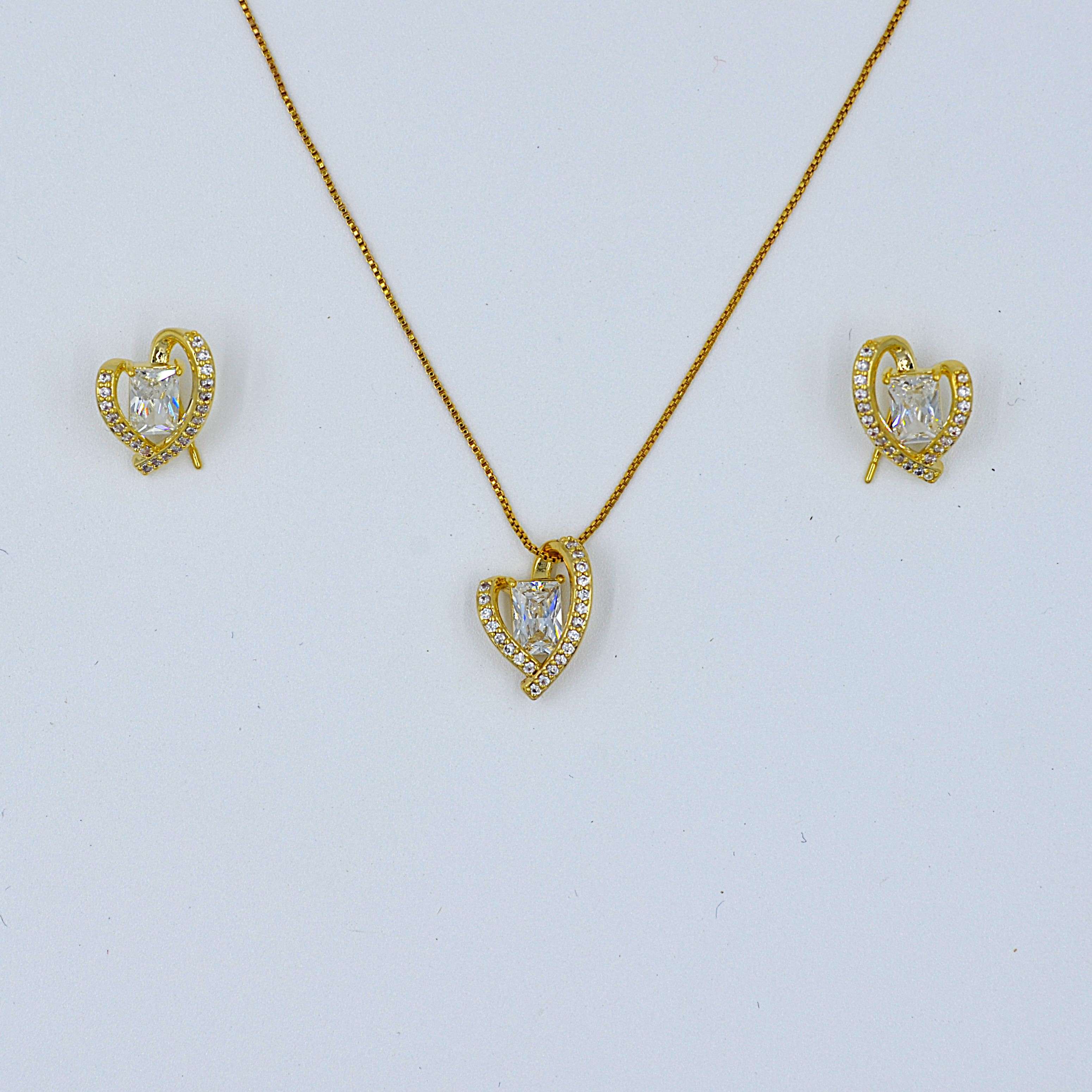 The Nila Gold plated Designer Pendant Chain with Stud earrings