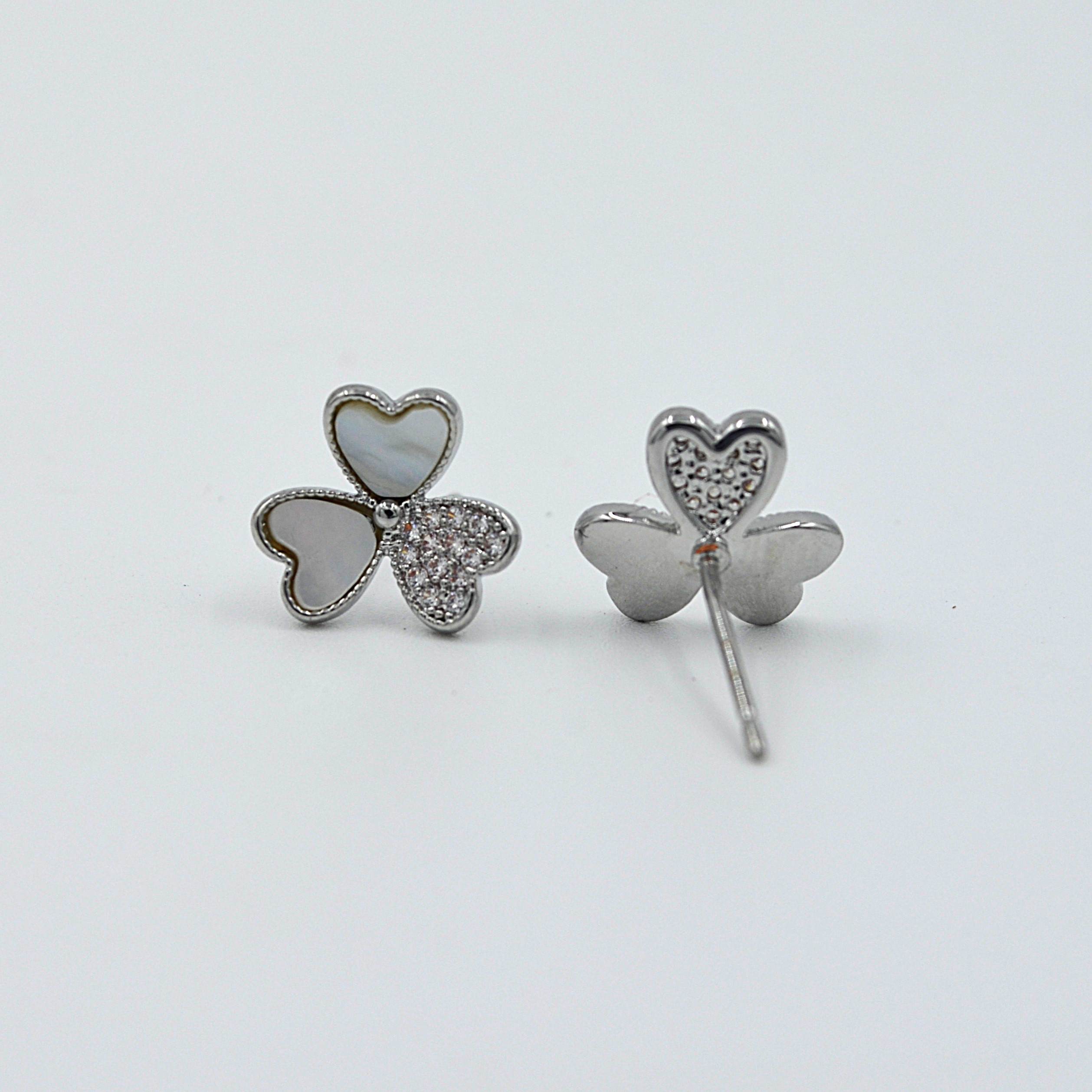 The Nila Silver plated Floral pendant chain with Stud earrings