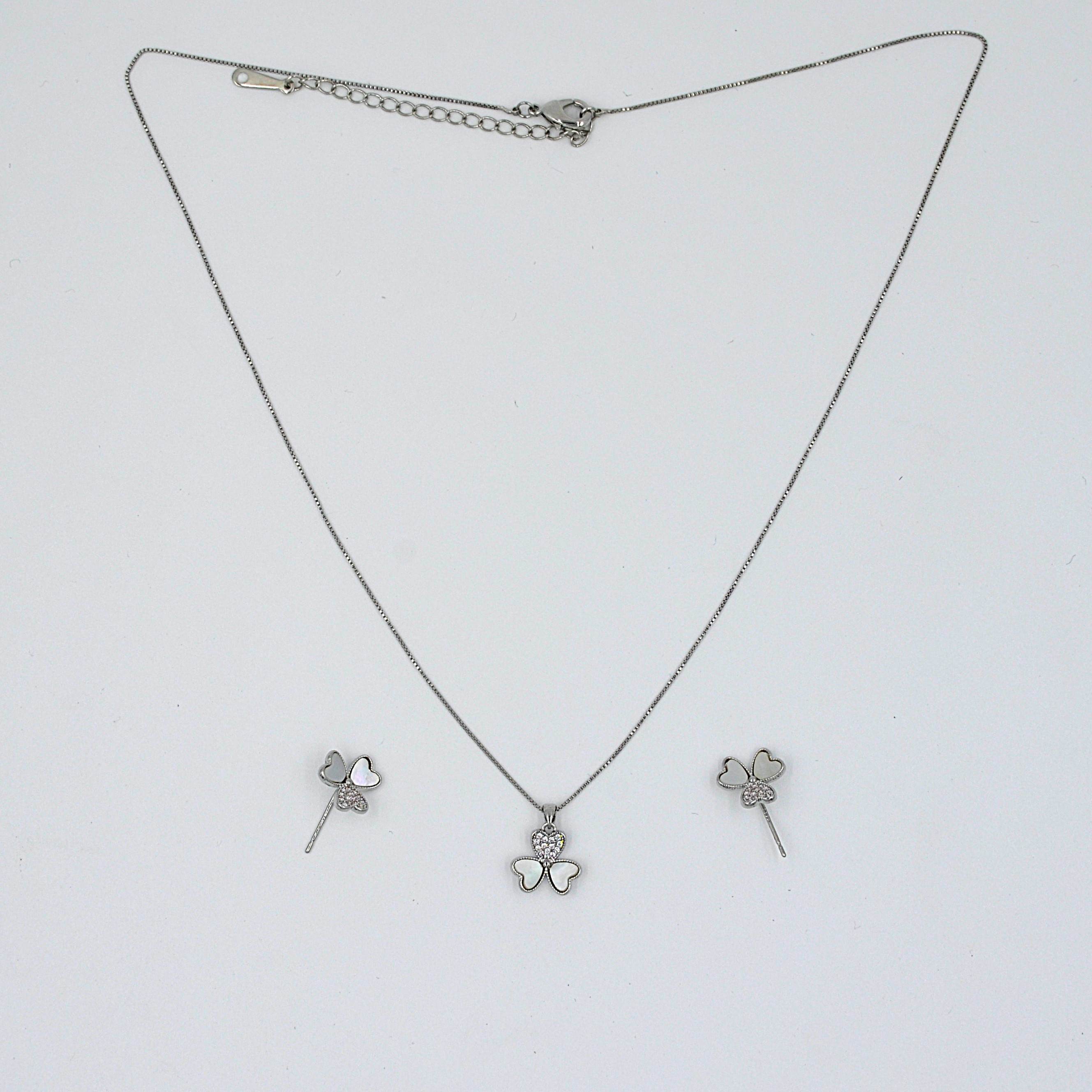 The Nila Silver plated Floral pendant chain with Stud earrings
