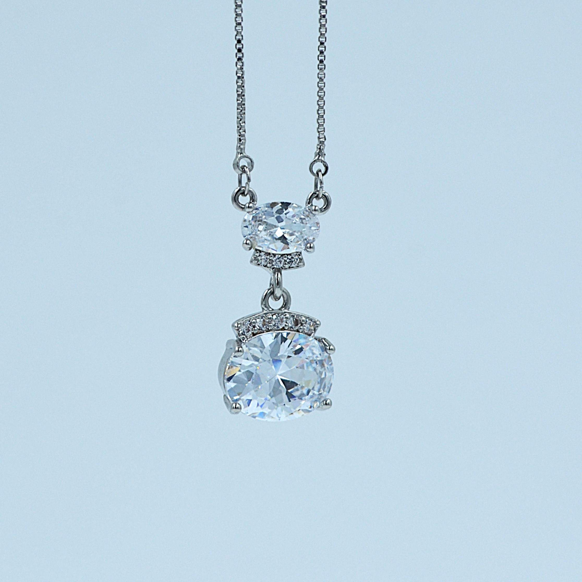 The Nila Silver Plated Solitaire Oval Pendant chain with Earrings