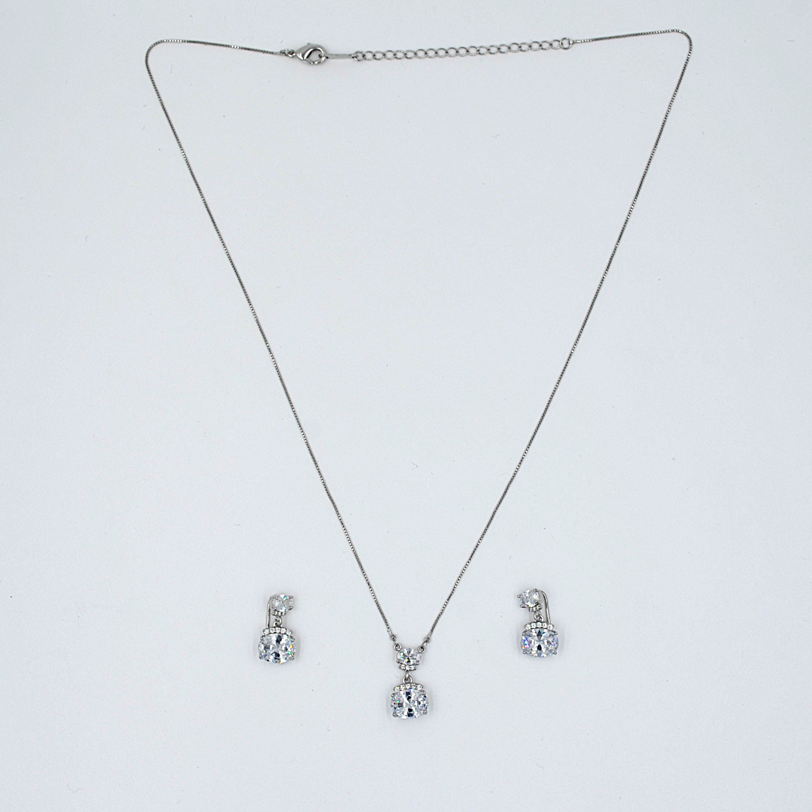 The Nila Silver Plated Solitaire Oval Pendant chain with Earrings