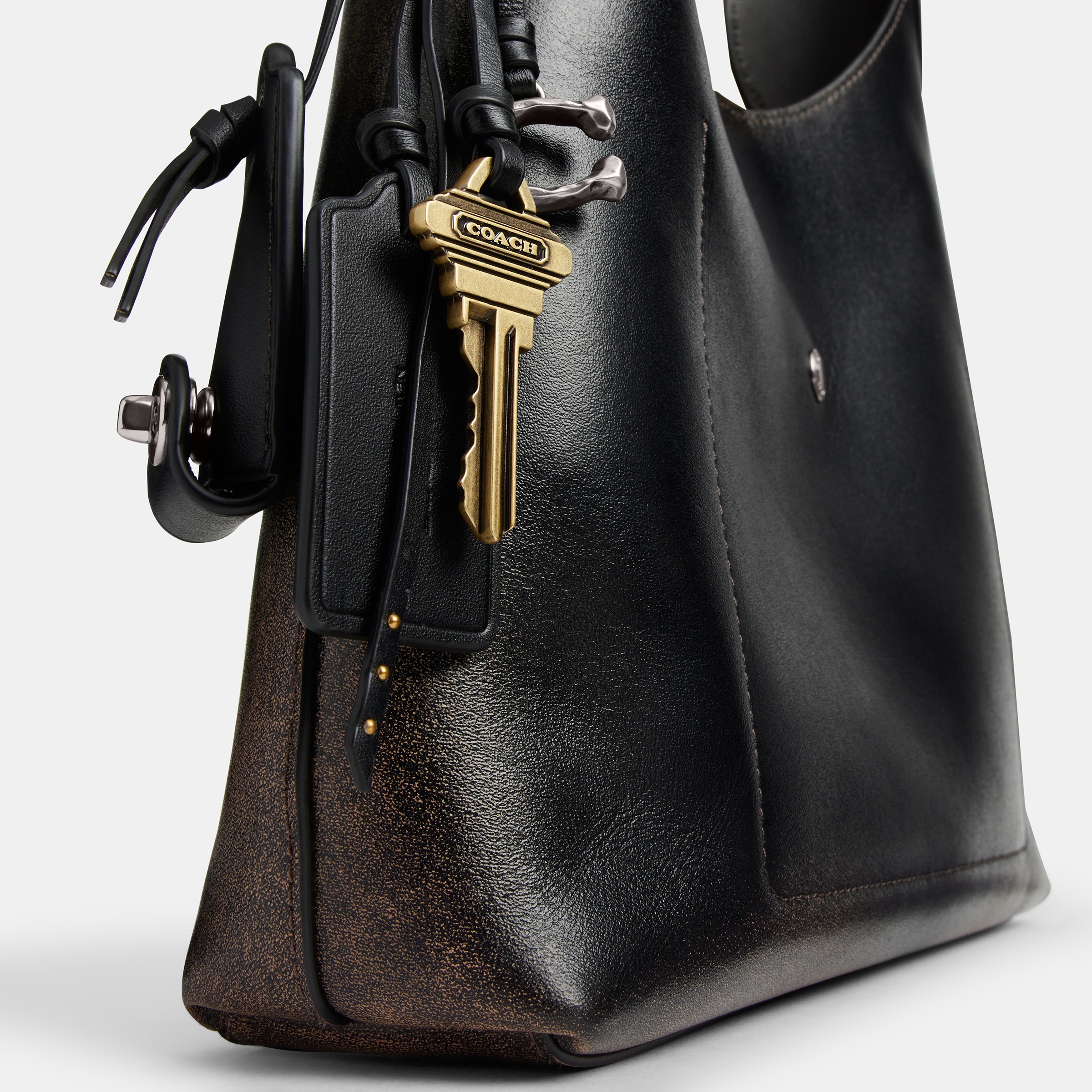 Brooklyn Shoulder Bag 28 In Loved Leather
