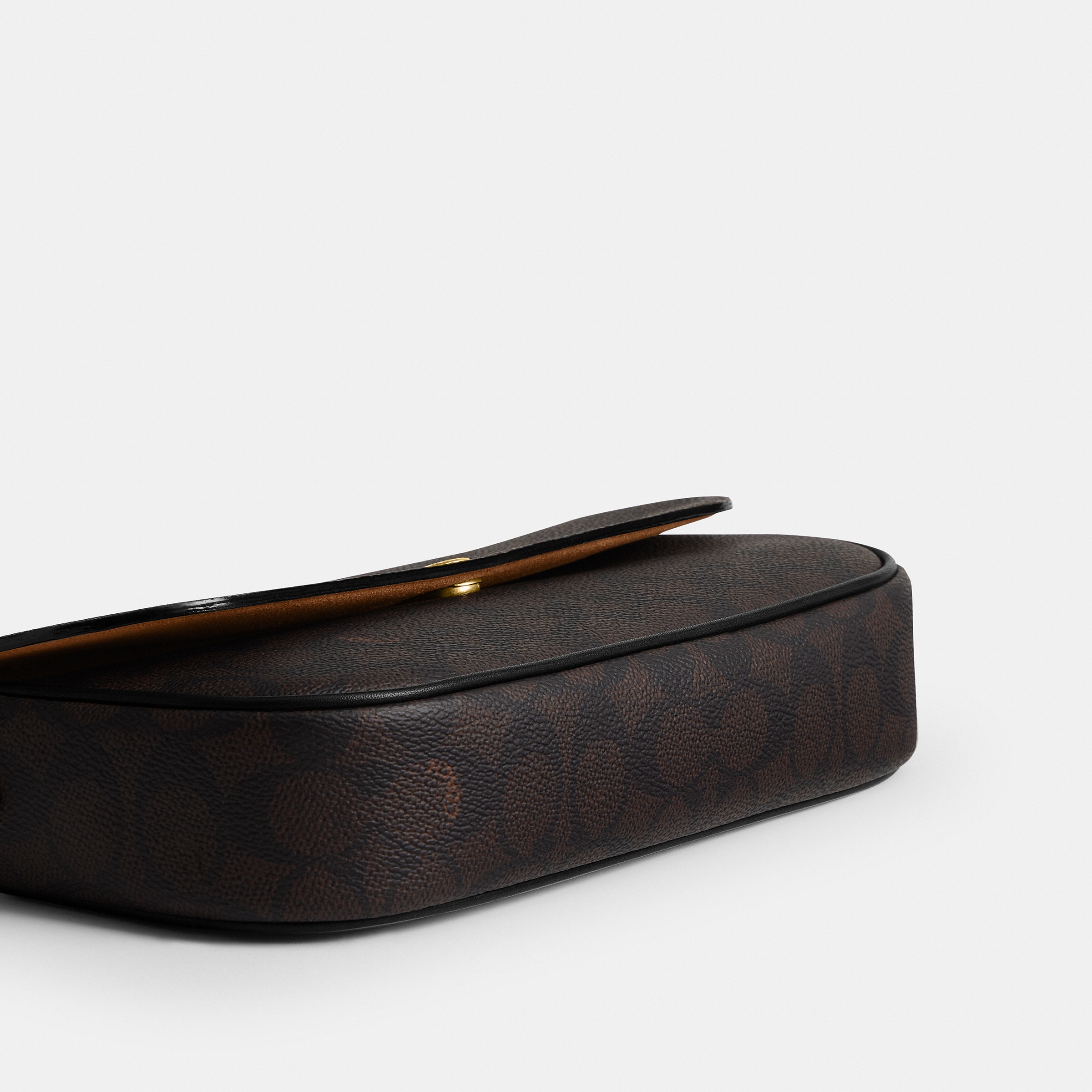 Brook Flap Chain Bag In Signature UpcraftedLeather