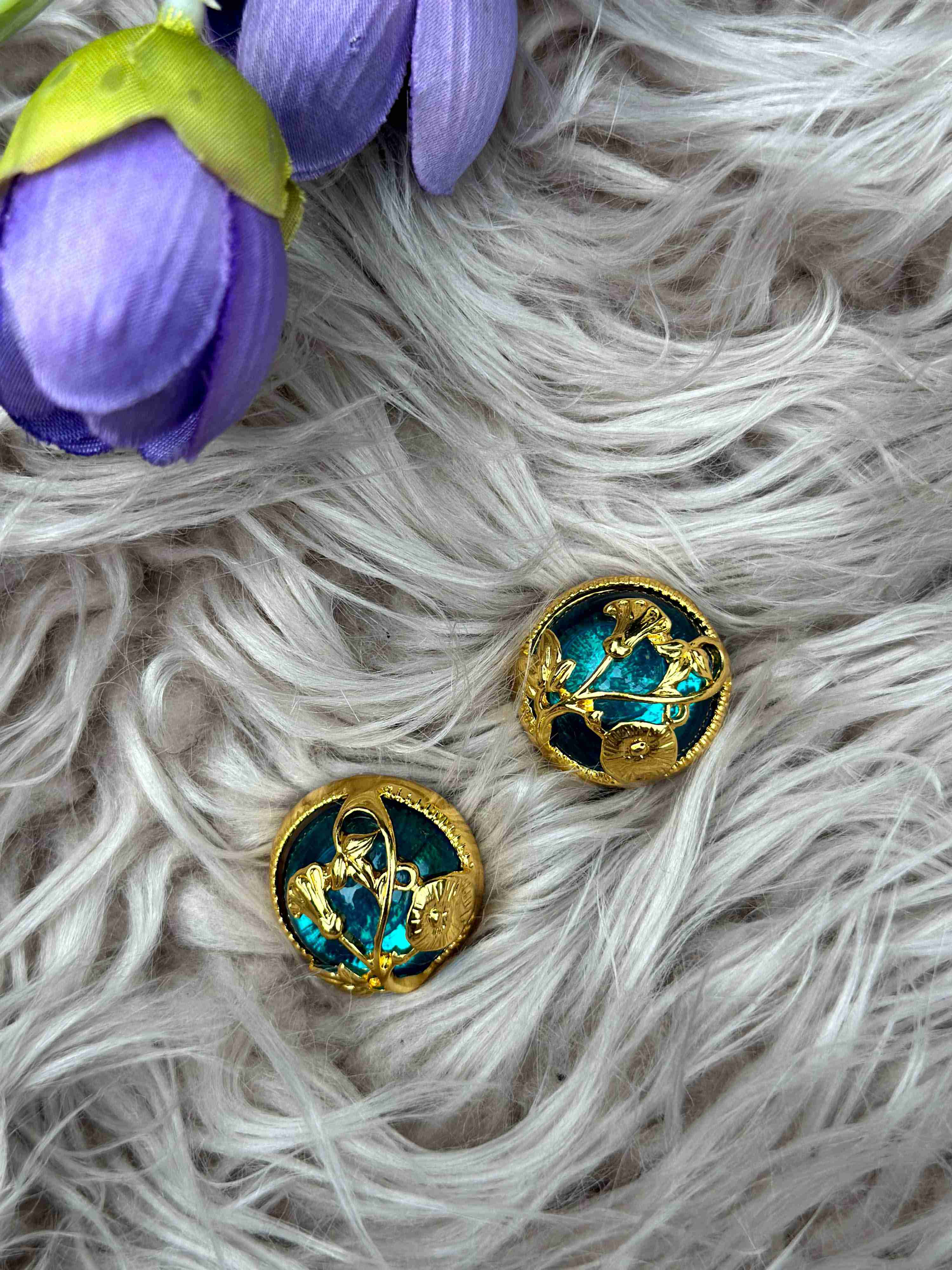 Royal sphere studs