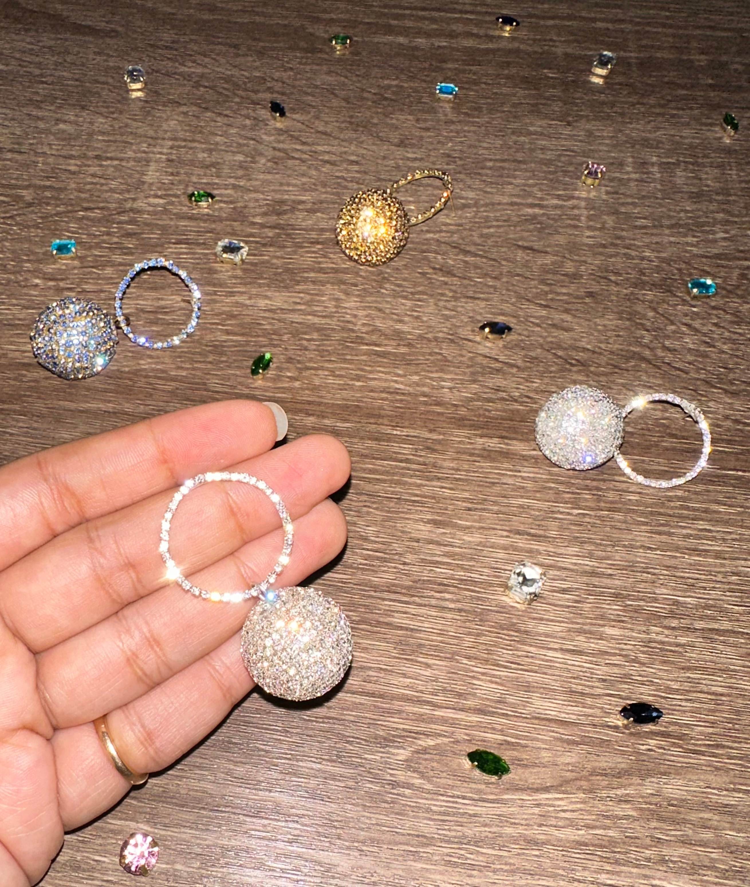 Saturn rings: Silver disco with ring