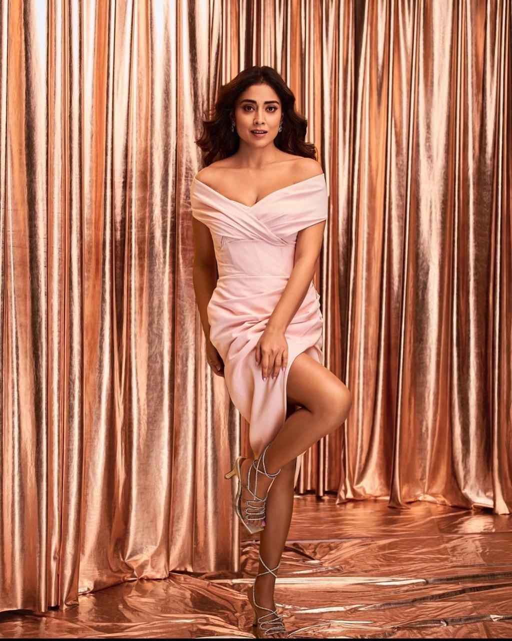 Shriya Saran - Stringy Shoe Lace