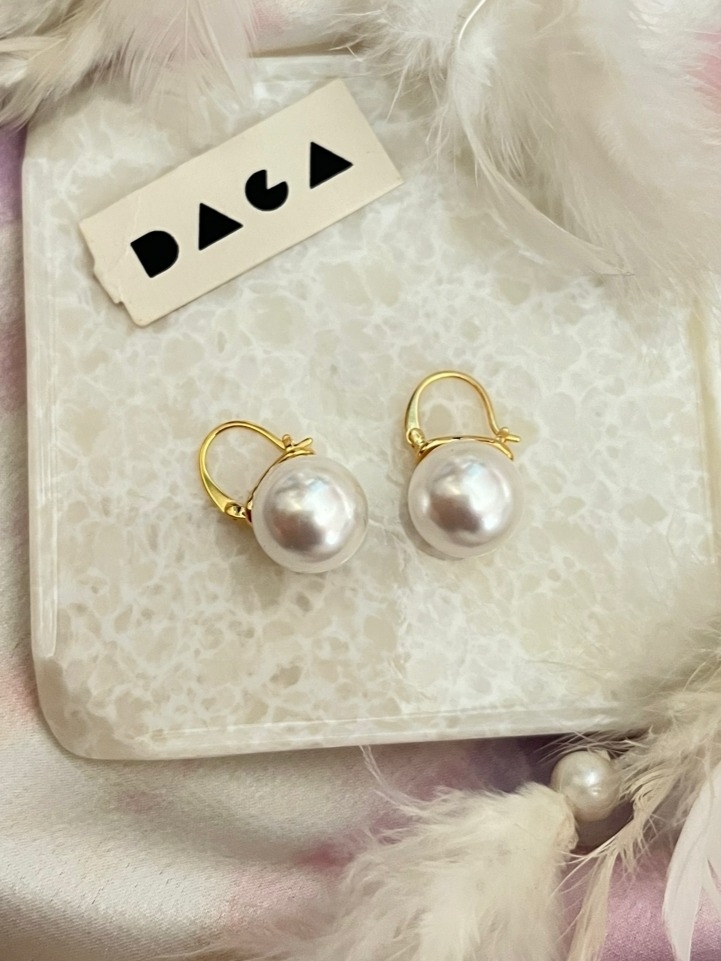 DAGA | round pearl earring undefined