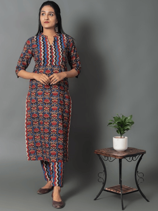 Women Blue Floral Printed Kurta with Trousers