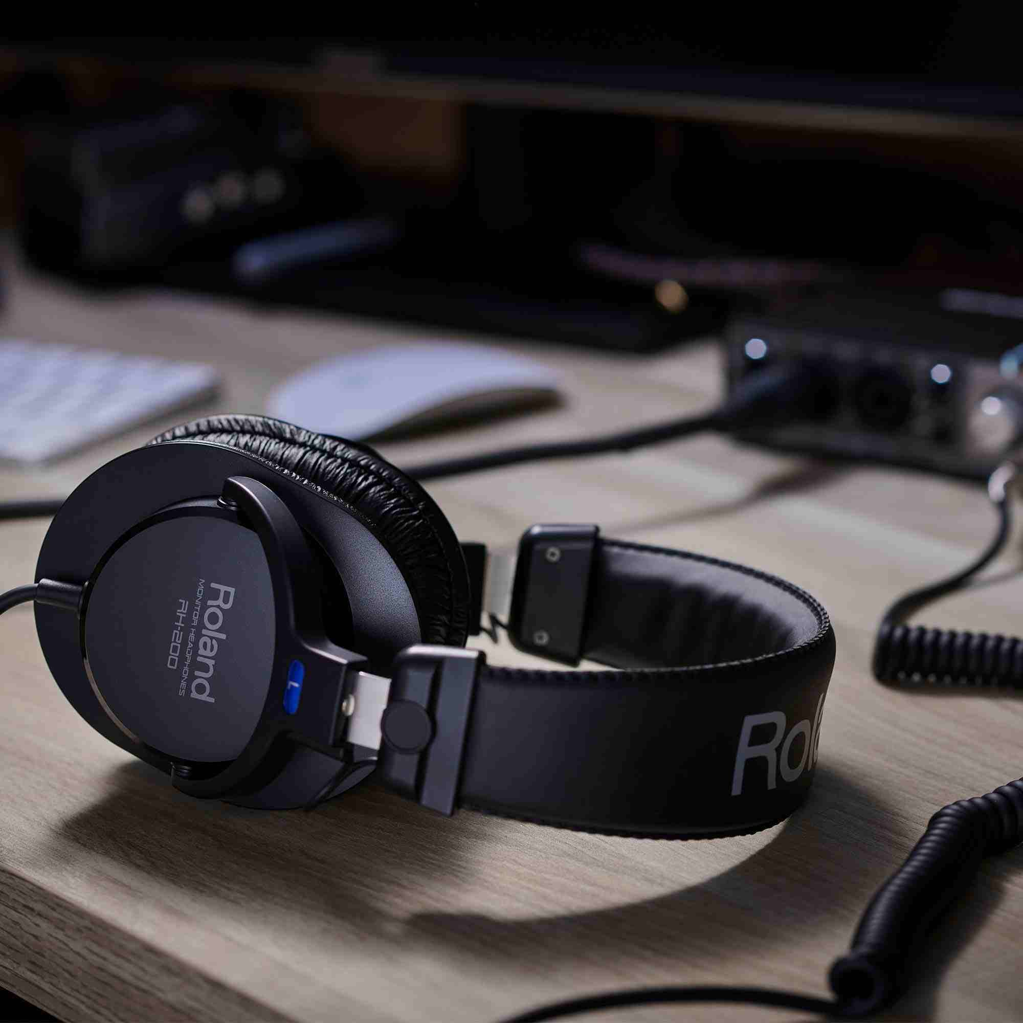 Roland RH-200 Closed-Back Studio Monitor Headphones, Black 5