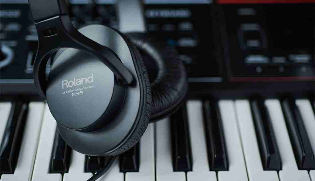 Roland RH-5 Wired Over-Ear Closed-Back Monitor Headphones for Studio and Practice 4