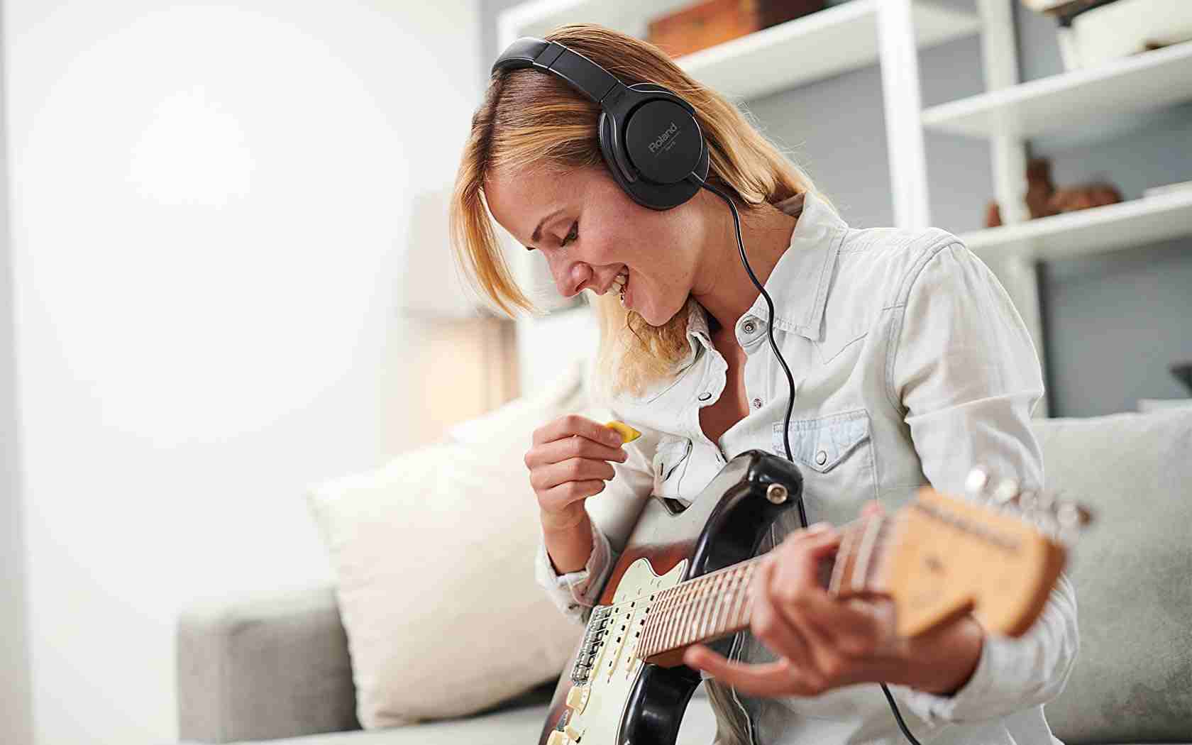 Roland RH-5 Wired Over-Ear Closed-Back Monitor Headphones for Studio and Practice 6