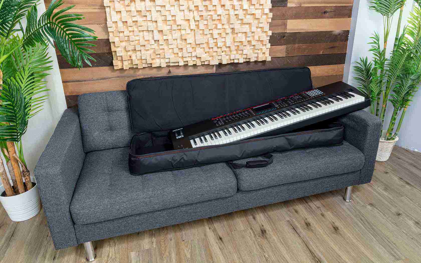 Roland CB-B88V2 Padded Gig Bag for 88-Key Keyboards and Digital Pianos 4