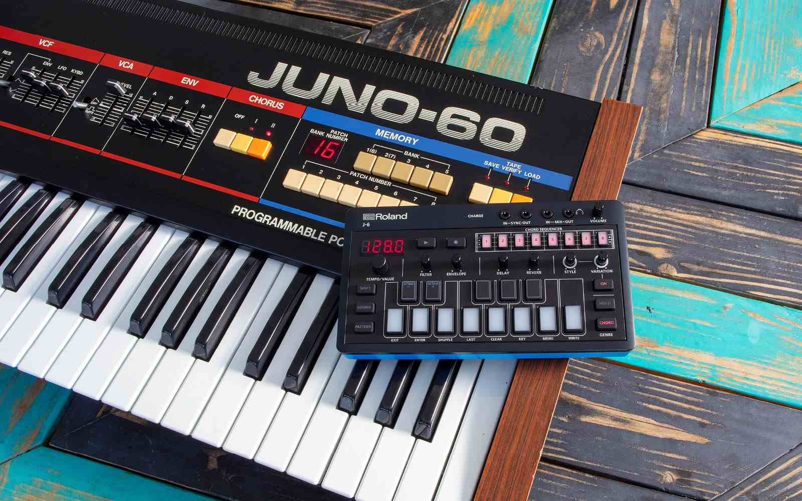 Roland J-6 AIRA Compact Chord Synthesizer 7