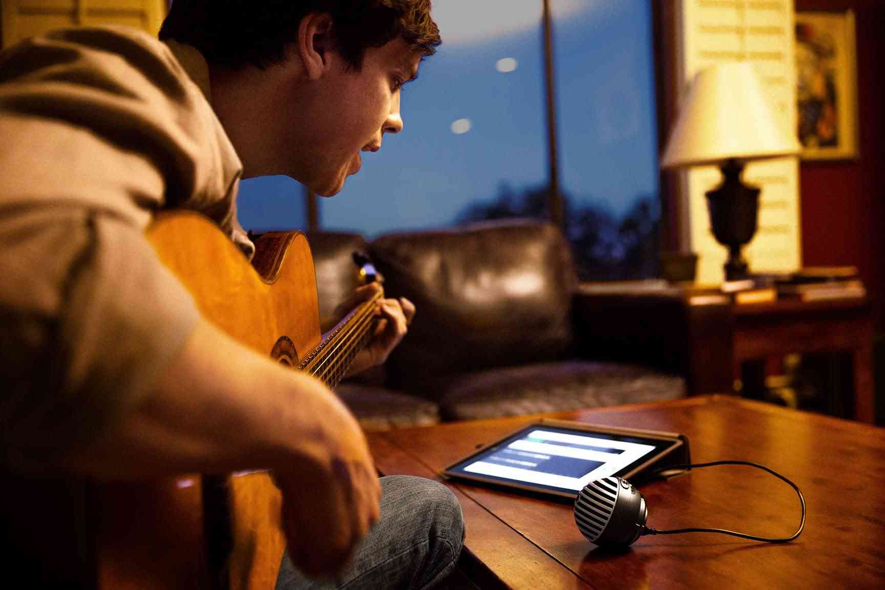 Shure MV5 ميكروفون USB مكثف رقمي للبودكاست والحواسيب الشخصية وأجهزة Mac وiOS وAndroid 8