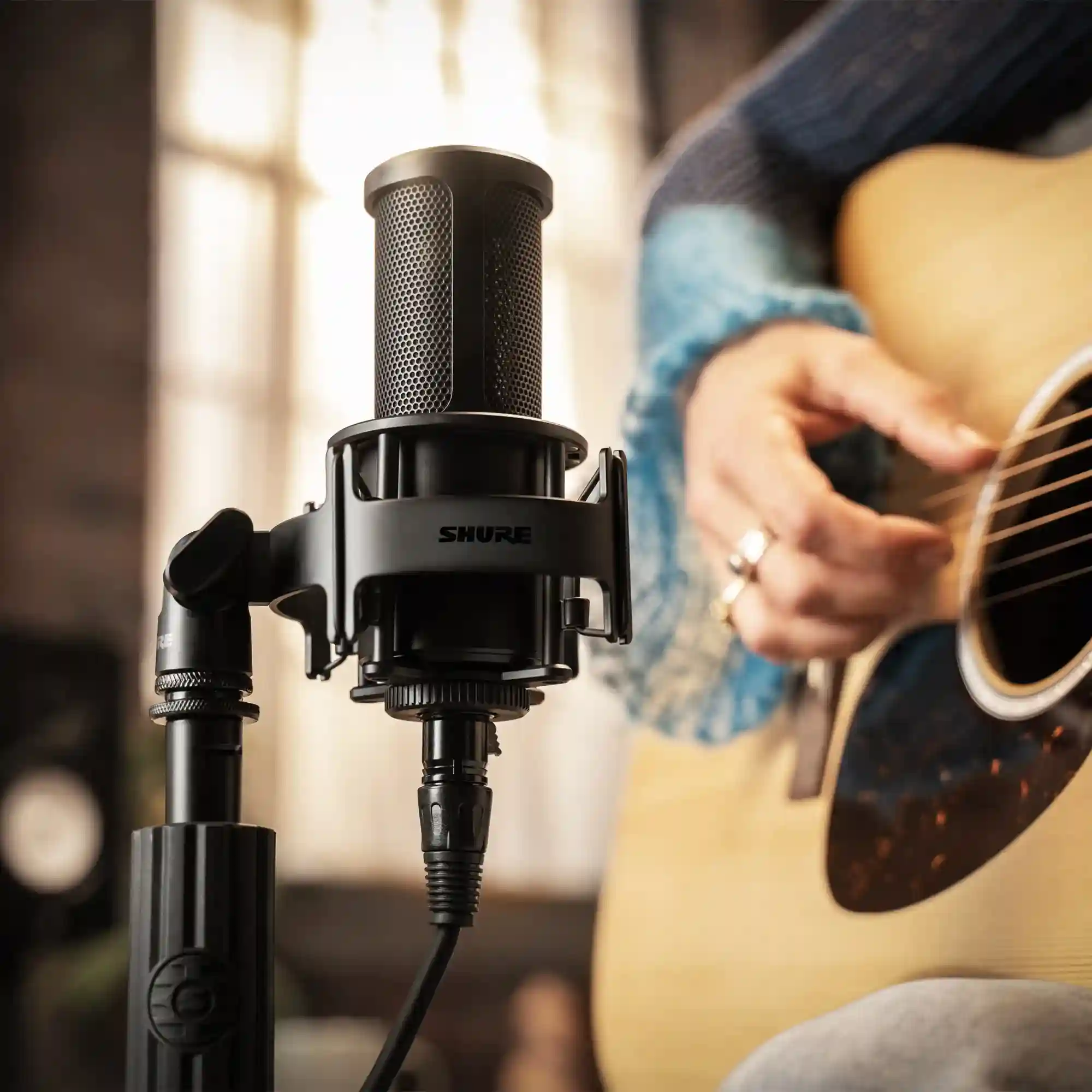 Shure SM4-K Cardioid Condenser Microphone for Home Studio Recording (Black) 3