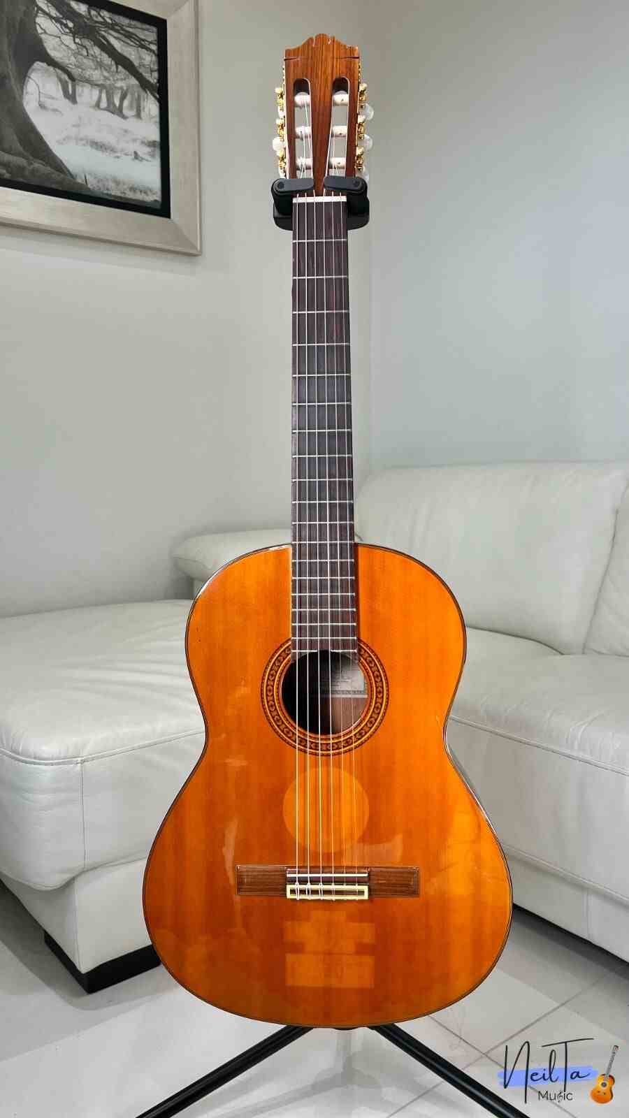 Yamaha CS40 3/4 Size Classical Nylon-String Guitar for Beginners 4
