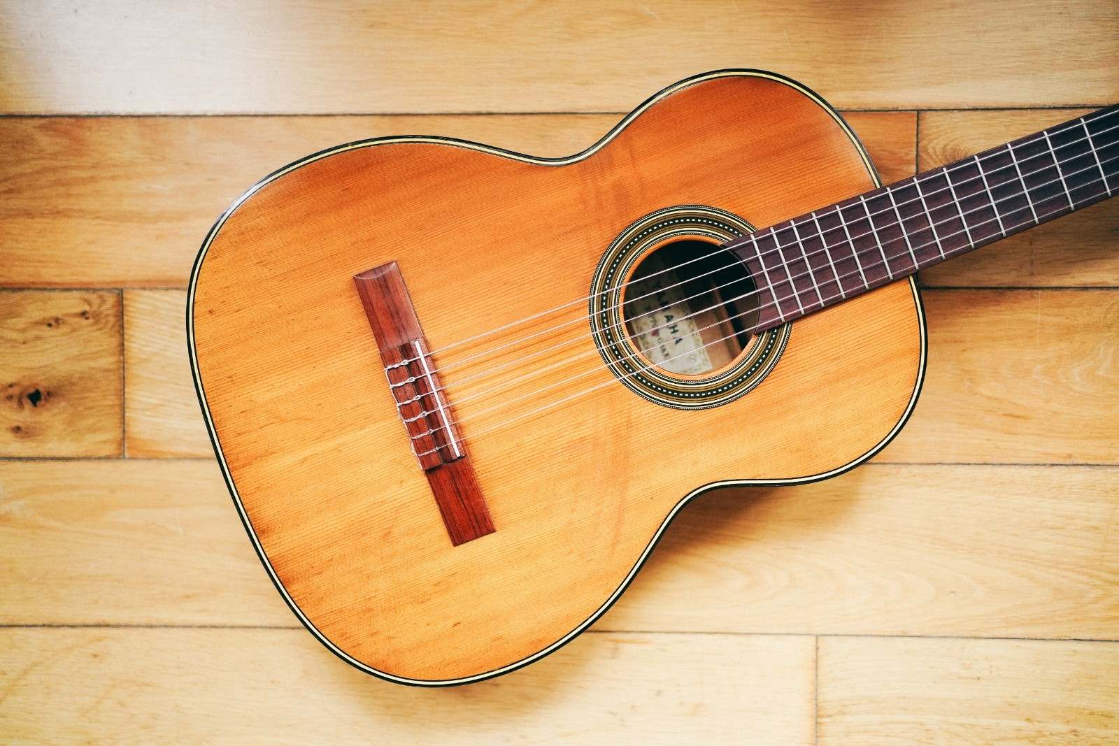 Yamaha CS40 3/4 Size Classical Nylon-String Guitar for Beginners 6