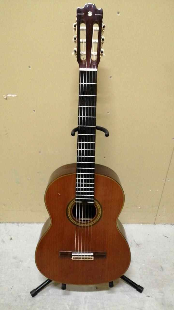 Yamaha CS40 3/4 Size Classical Nylon-String Guitar for Beginners 5