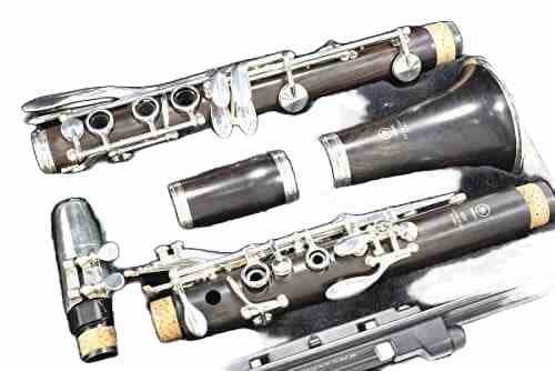 Yamaha YCL-450 Intermediate Bb Clarinet with Nickel-Plated Keys 9