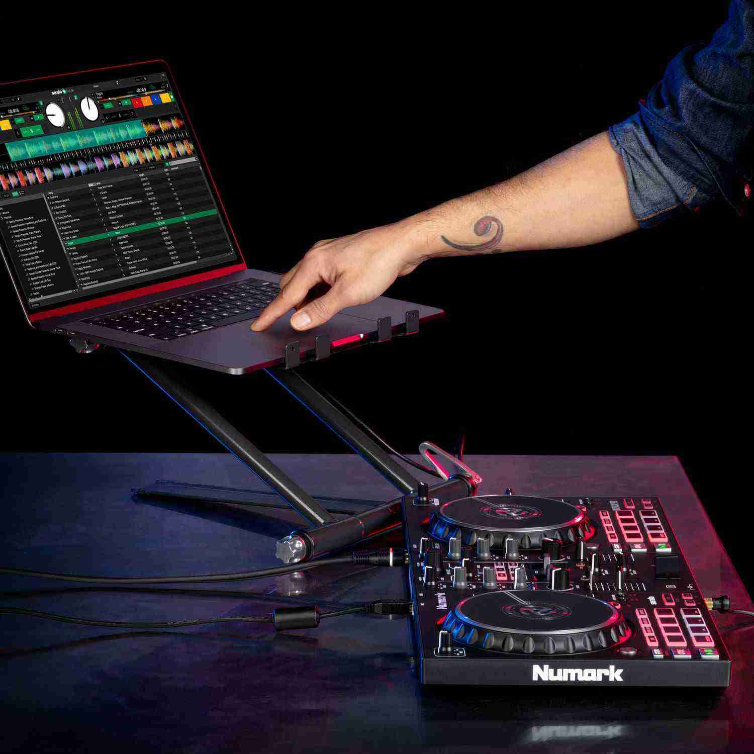 وحدة تحكم DJ ثنائية الأسطح Numark Mixtrack Pro FX مع مفاتيح FX وبرنامج Serato DJ Lite 9