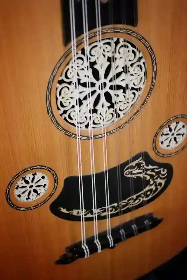 Zeryab 3 Handcrafted Iraqi-Style Oud with Cedar Top & Mahogany Bowl, 11-String 5