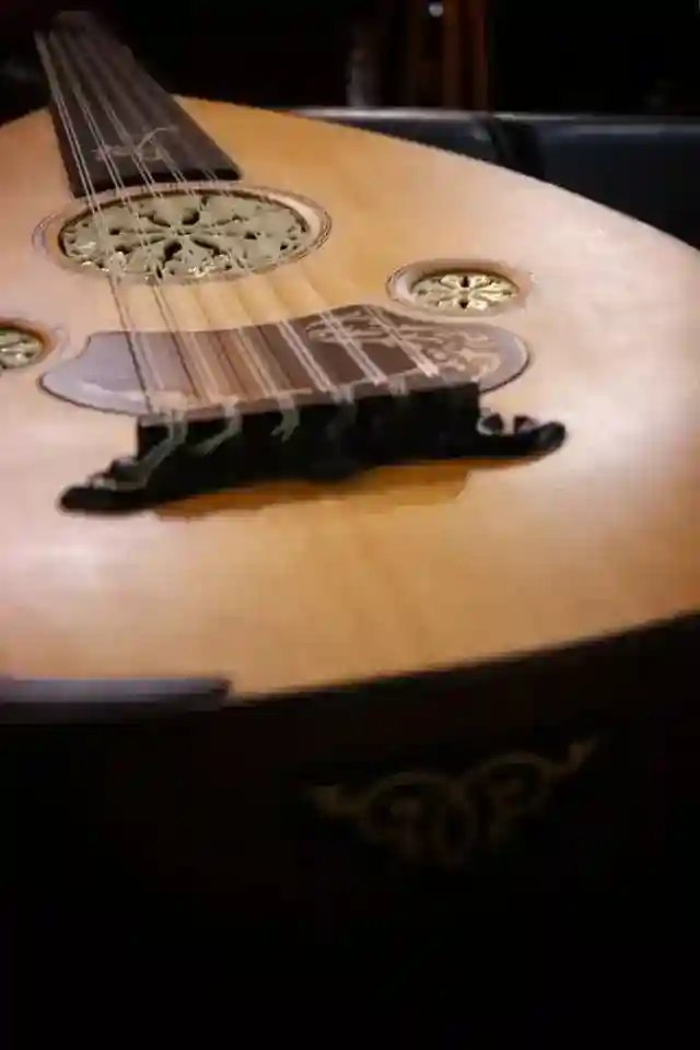Zeryab 3 Handcrafted Iraqi-Style Oud with Cedar Top & Mahogany Bowl, 11-String 4