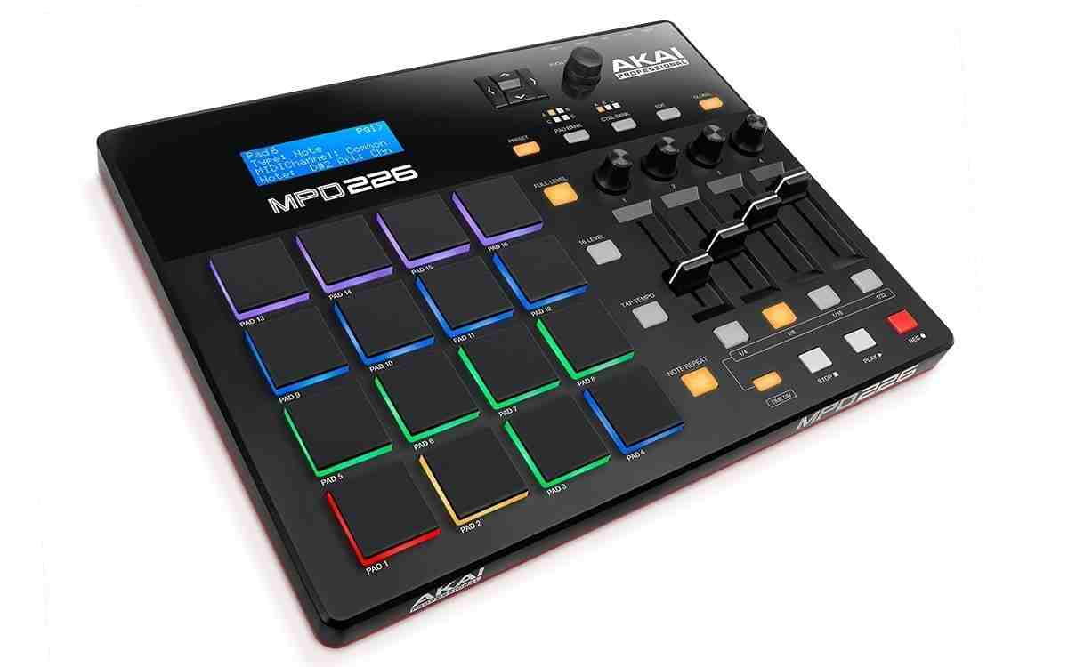 Akai Professional MPD226 USB MIDI Pad Controller with 16 RGB Pads 3
