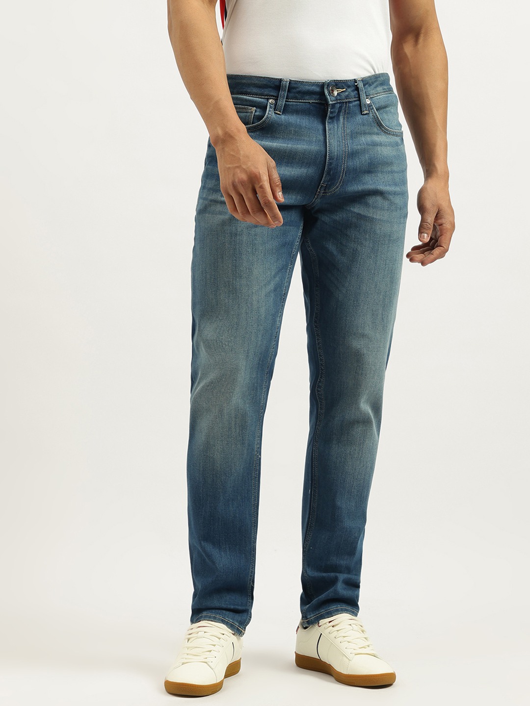 United Colors of Benetton Solid Straight Fit Mid Wash Jeans