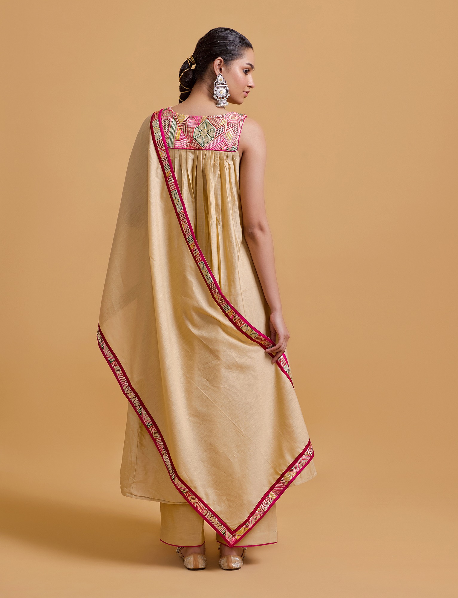 Mithai Beige Sleeveless Kurta Set