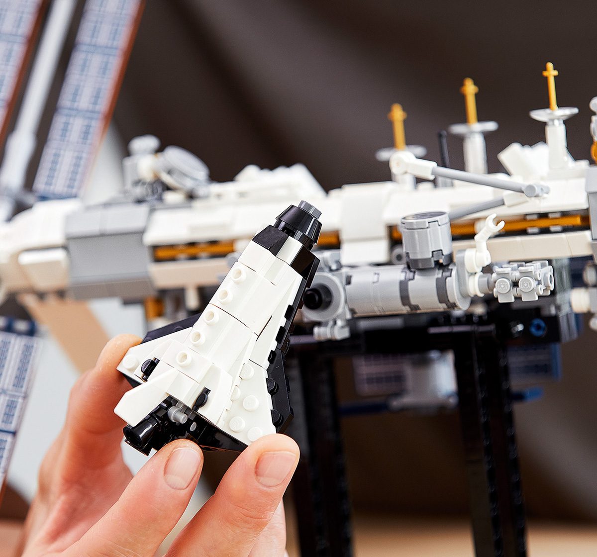 https://cdn.fynd.com/v2/falling-surf-7c8bb8/fyprod/wrkr/products/pictures/item/free/original/2QO0G1FXW-LEGO-Ideas-International-Space-Station-21321-Building-Kit-for-Display-(864-Pieces).jpeg
