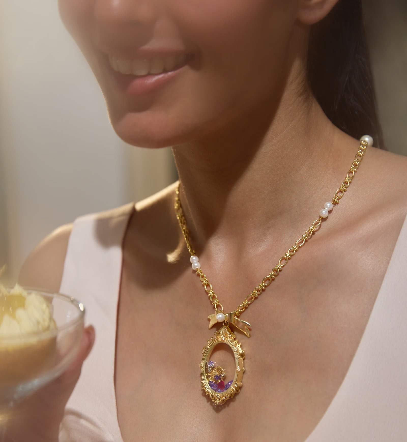 Treasure Memory Crest Pendant Necklace