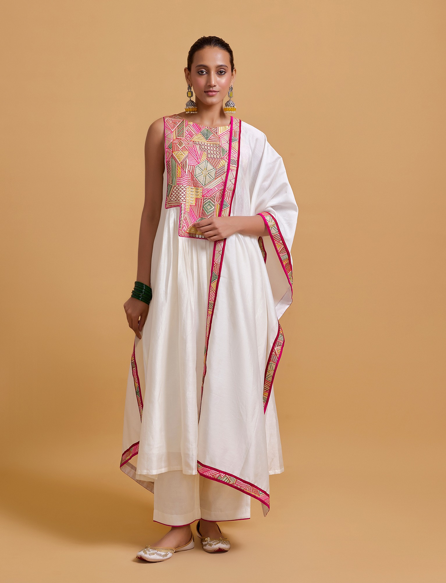 Mithai Offwhite Sleeveless Kurta Set
