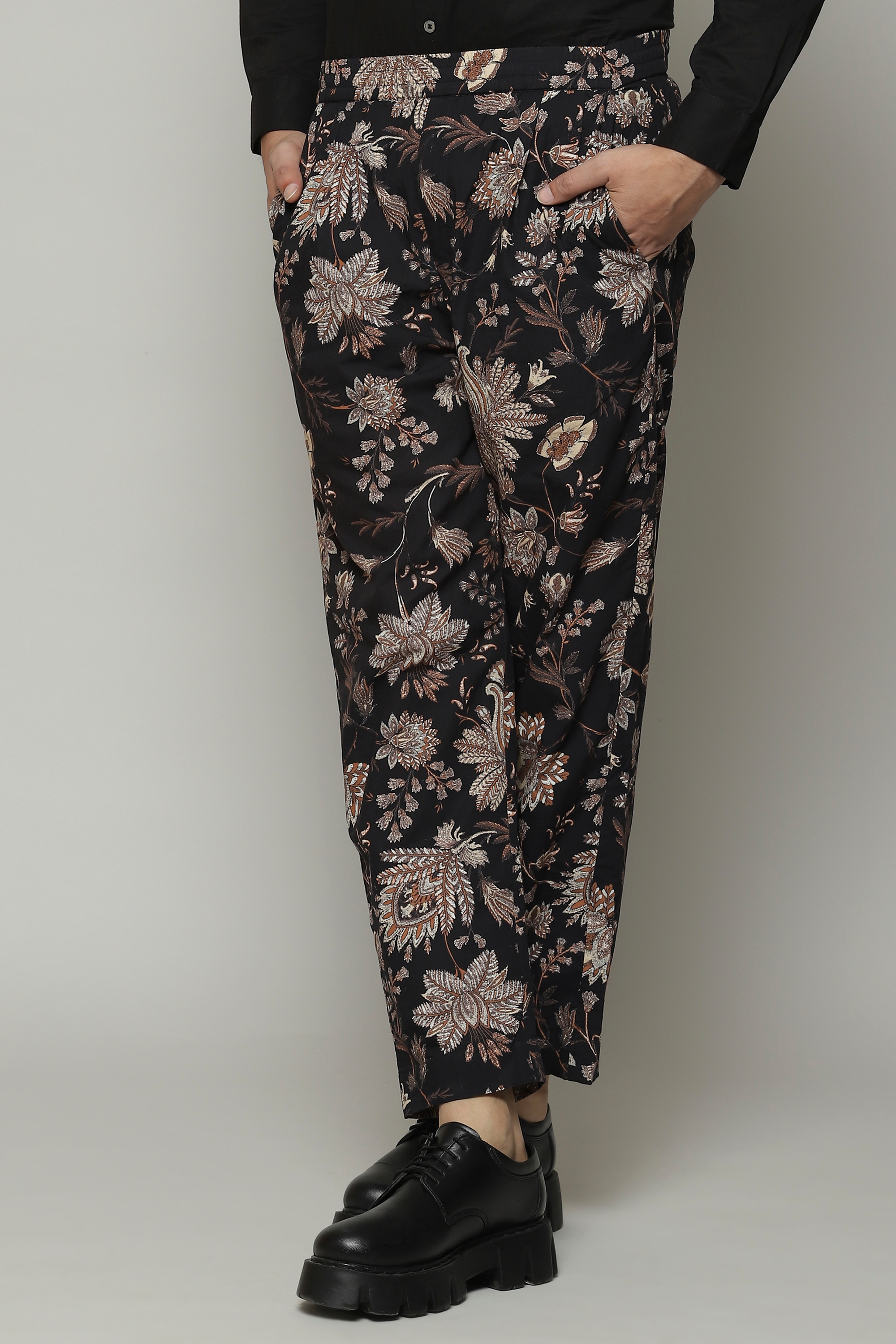 Slim fit high waist trousers in lace with floral pattern | Elisabetta  Franchi® Outlet