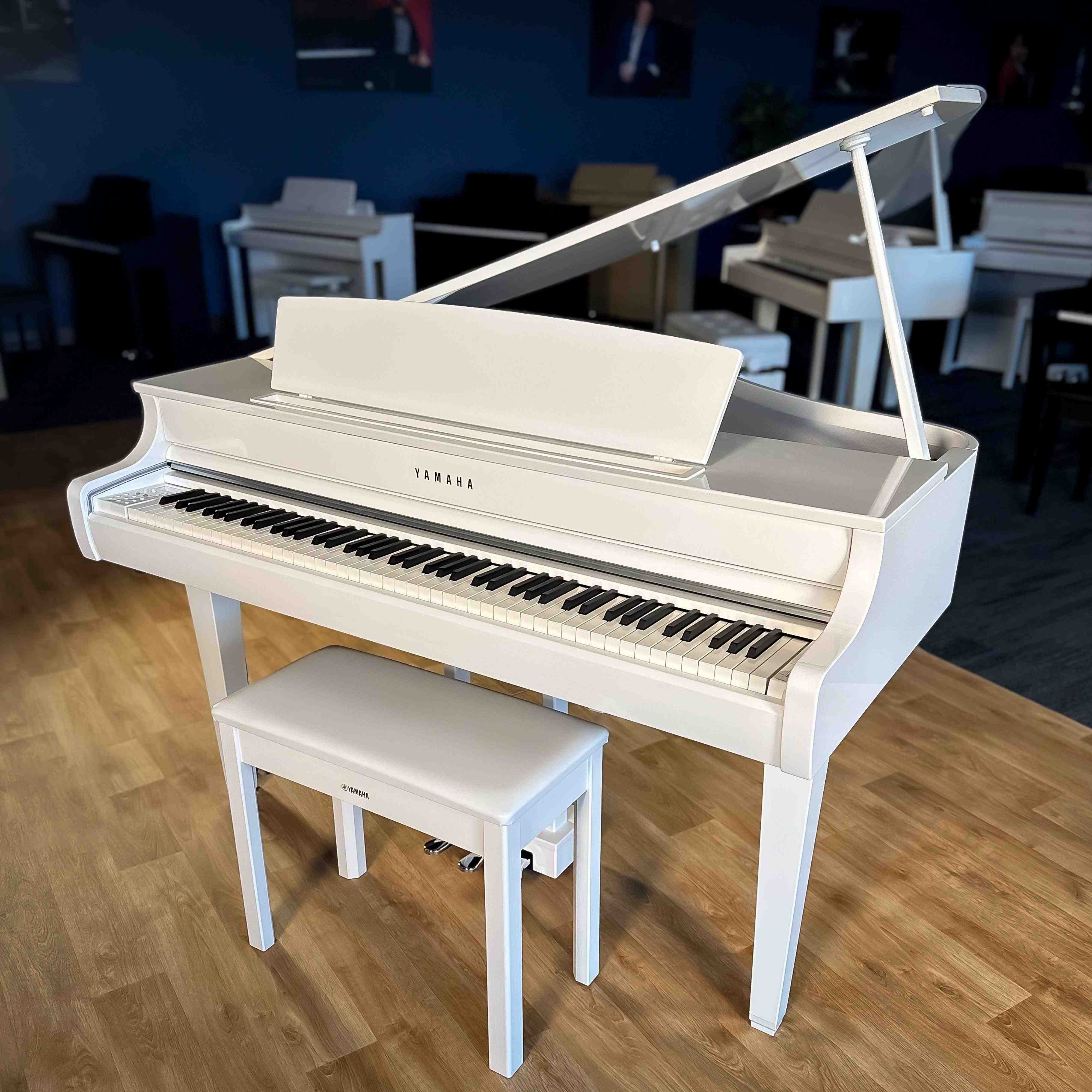 Yamaha Clavinova CLP-895GP Digital Grand Piano with Bench, Polished White