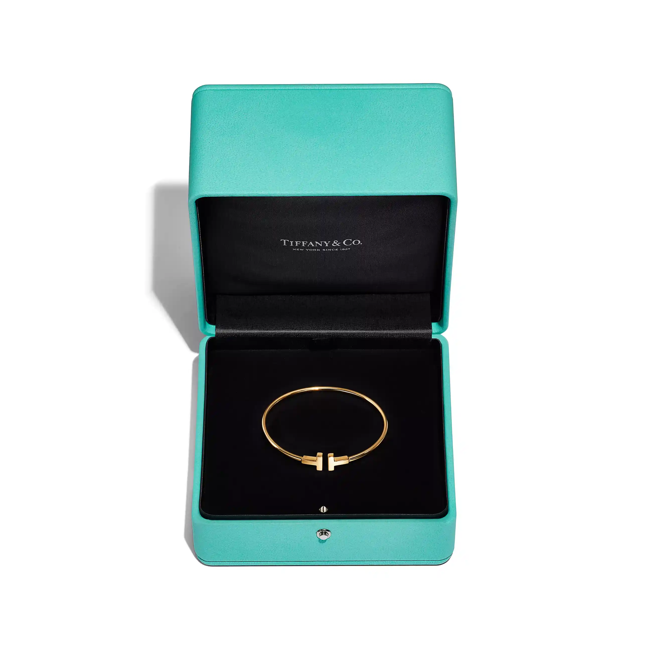 Tiffany T: Wire Bracelet in Yellow Gold