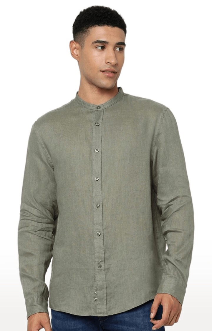 Men's Green Solid Casual Shirts