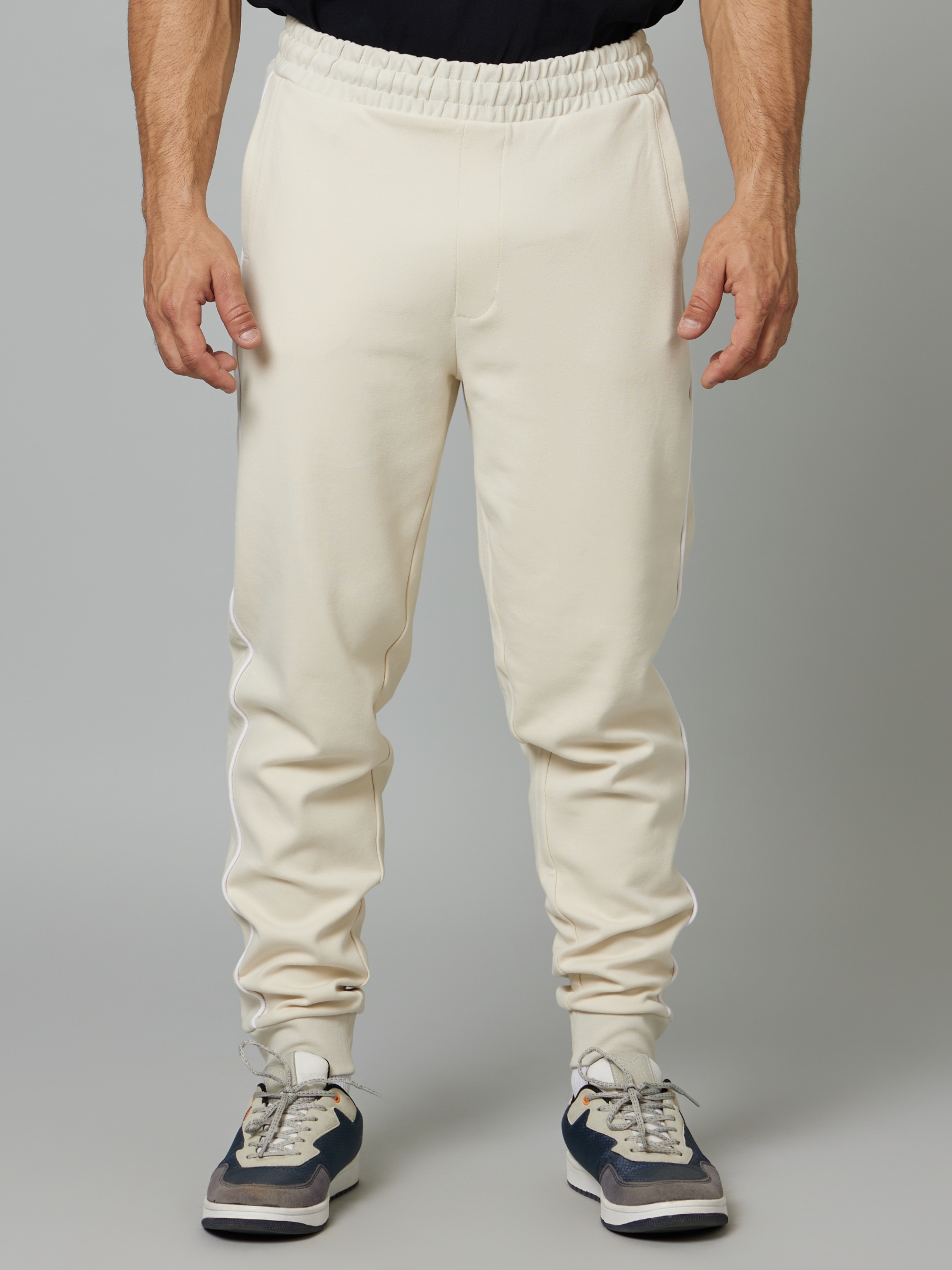 Men's White Cotton Blend Solid Casual Joggers